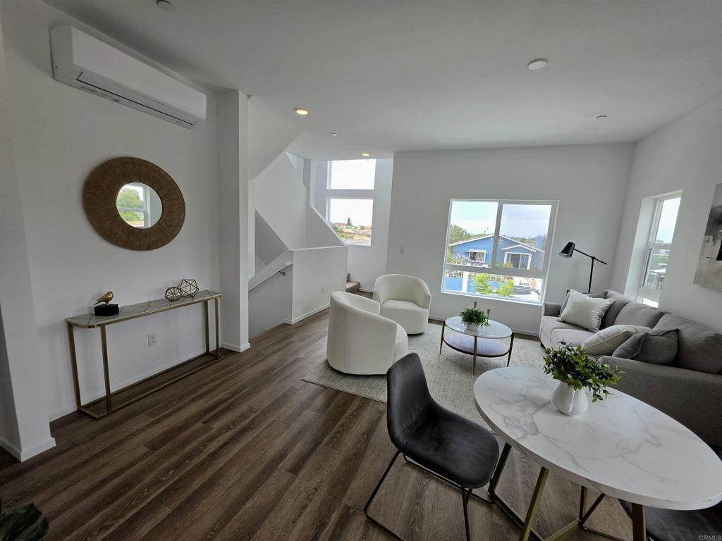 4954 Ocean View Boulevard Property Photo 11