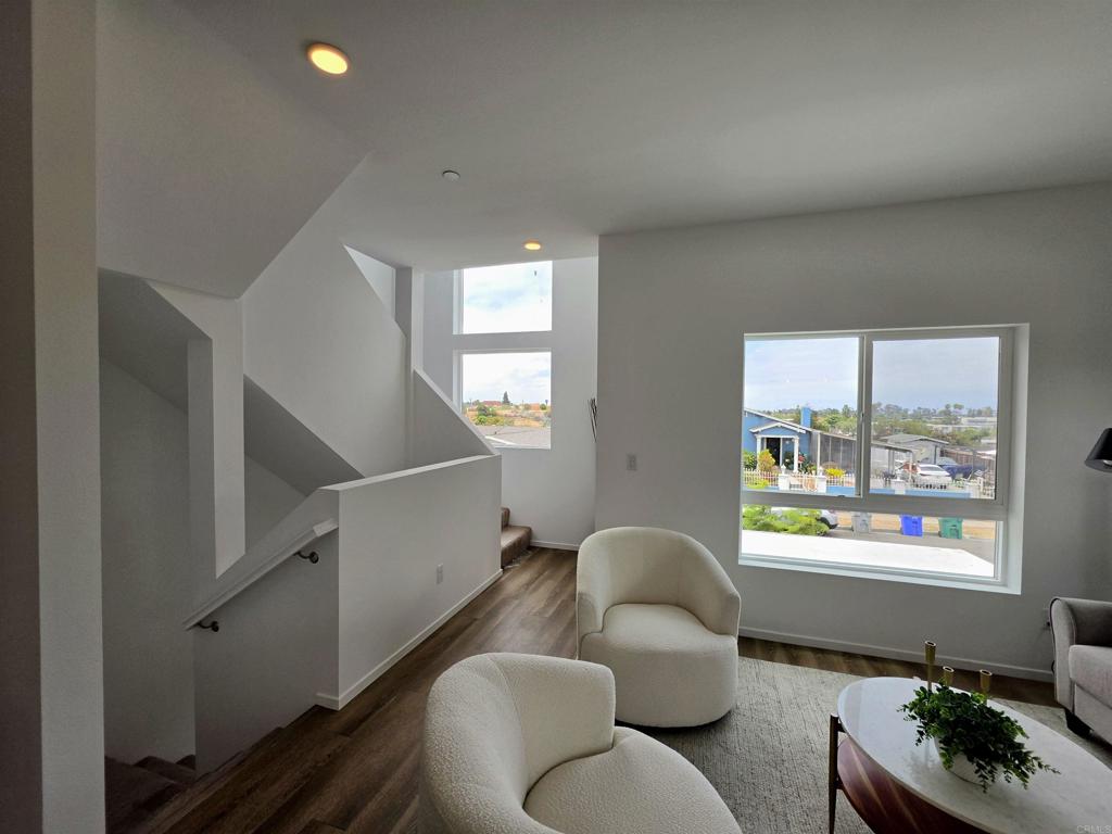 4954 Ocean View Boulevard Property Photo 12