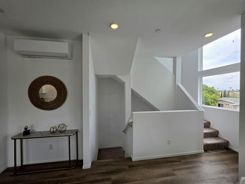 4954 Ocean View Boulevard Property Photo 13