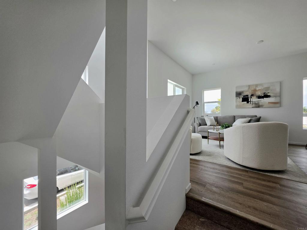 4954 Ocean View Boulevard Property Photo 19