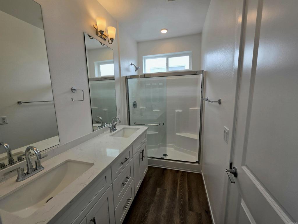 4954 Ocean View Boulevard Property Photo 23