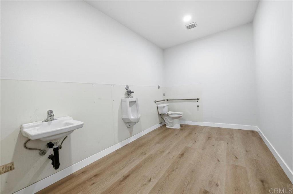 7331 North Ave Property Photo 12