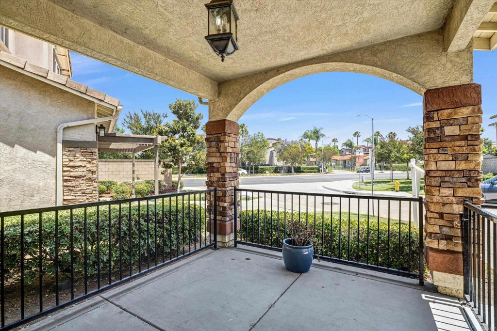 8772 Glen Vista Way Property Photo 3