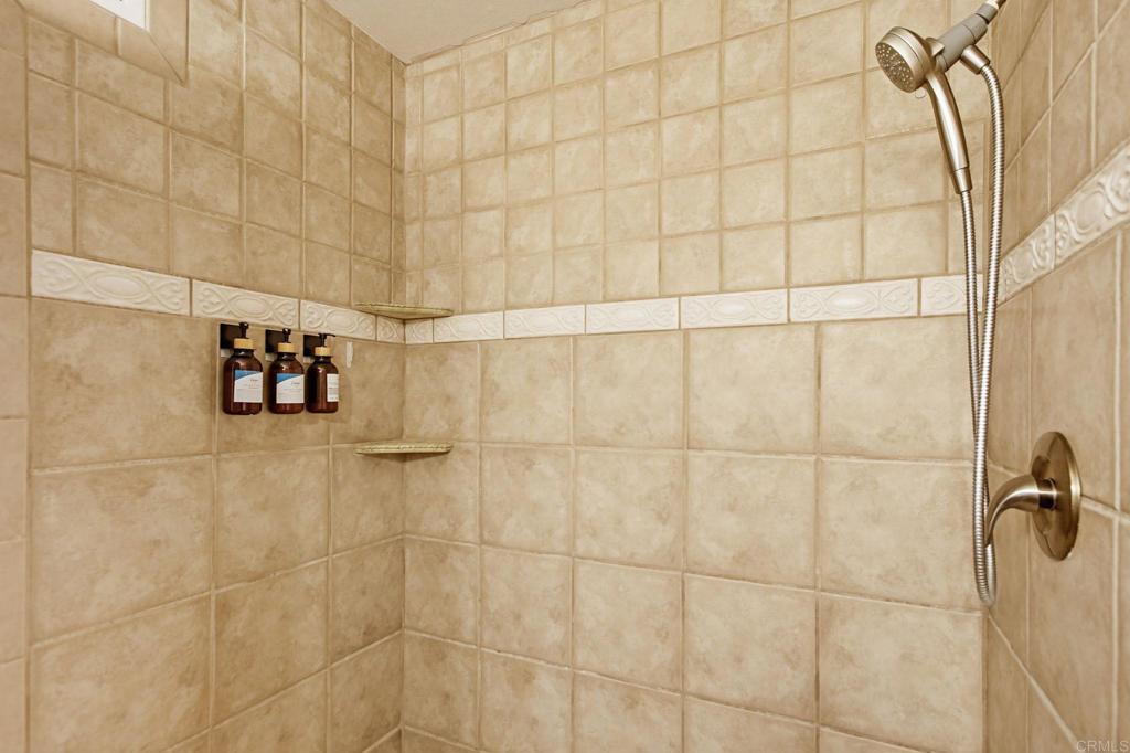 925 E Chase Avenue Property Photo 34