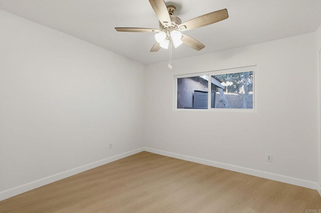 925 E Chase Avenue Property Photo 35