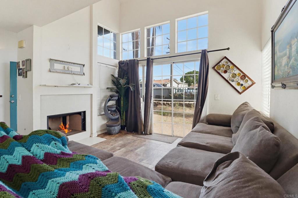 2698 Valencia Property Photo 5