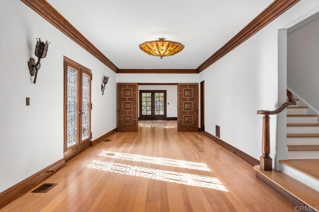 1015 Alameda Boulevard Property Photo 6