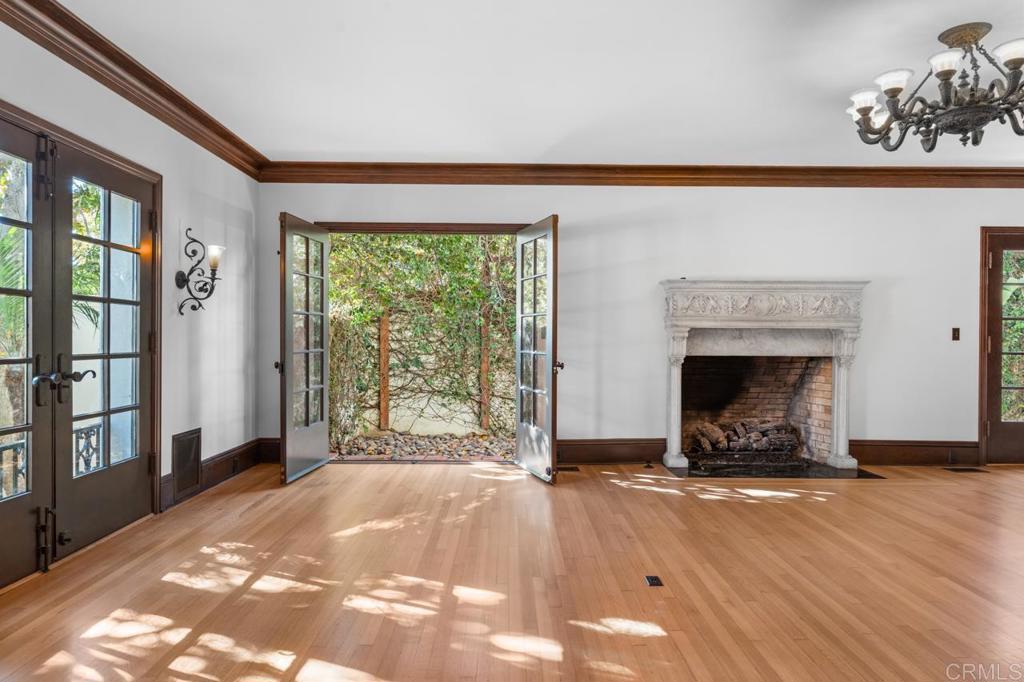 1015 Alameda Boulevard Property Photo 7