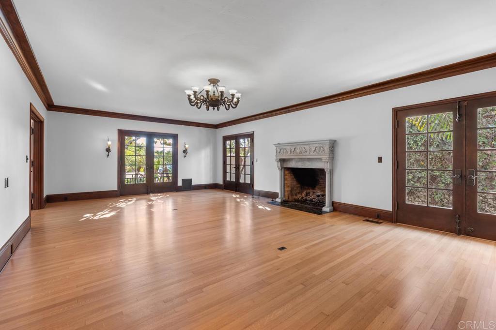1015 Alameda Boulevard Property Photo 8