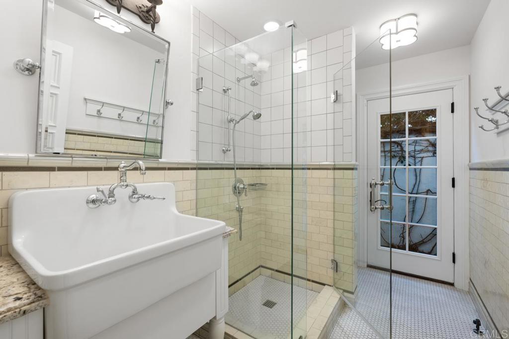 1015 Alameda Boulevard Property Photo 29