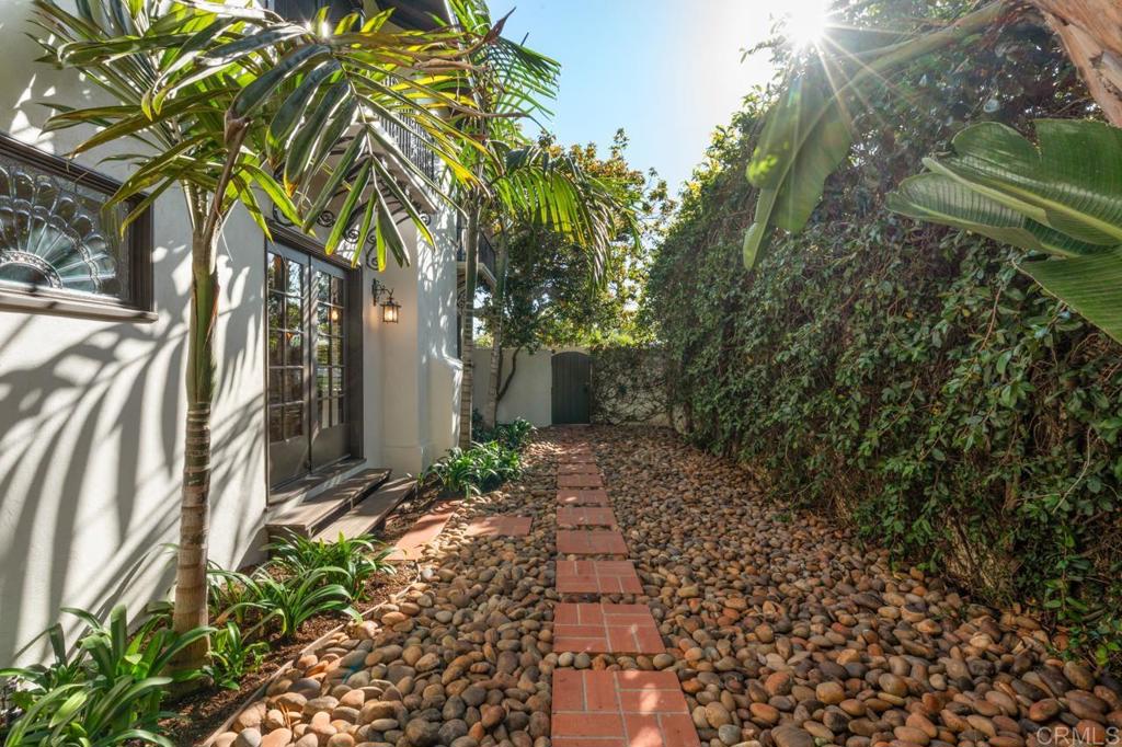 1015 Alameda Boulevard Property Photo 61