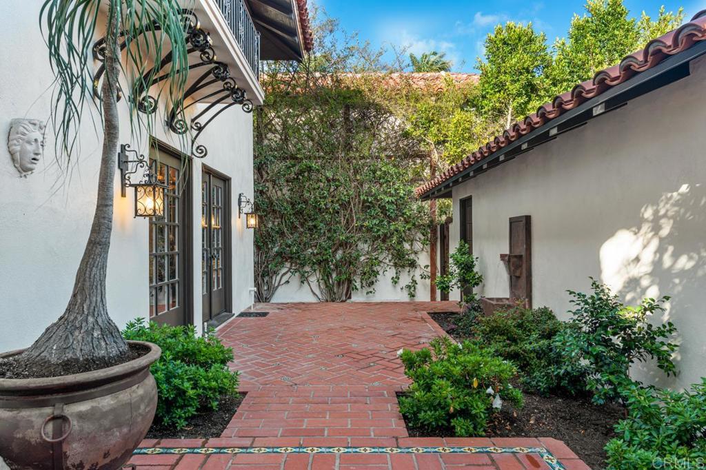 1015 Alameda Boulevard Property Photo 65