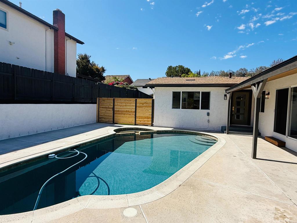 6715 Monte Verde Drive Property Photo 2