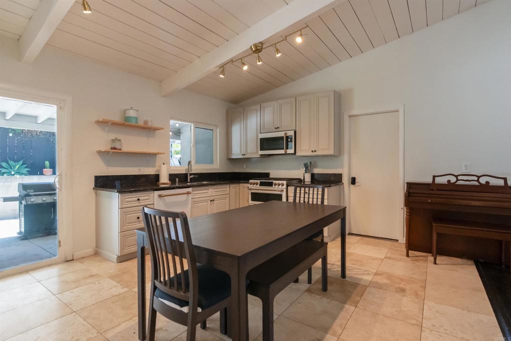 639 O'meara Street Property Photo 4