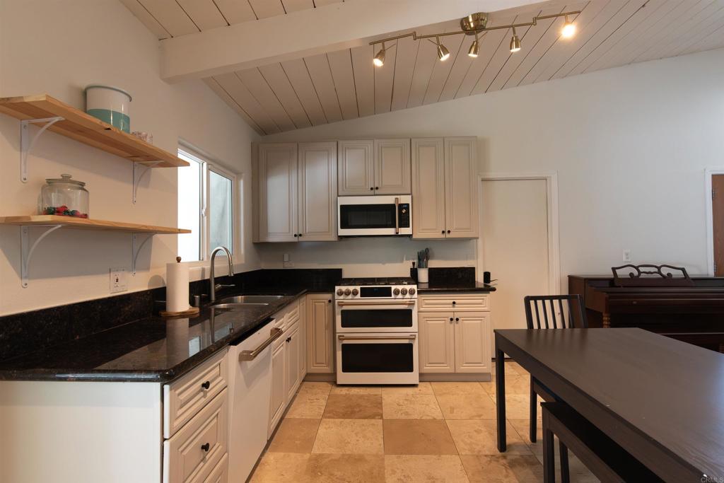 639 O'meara Street Property Photo 6