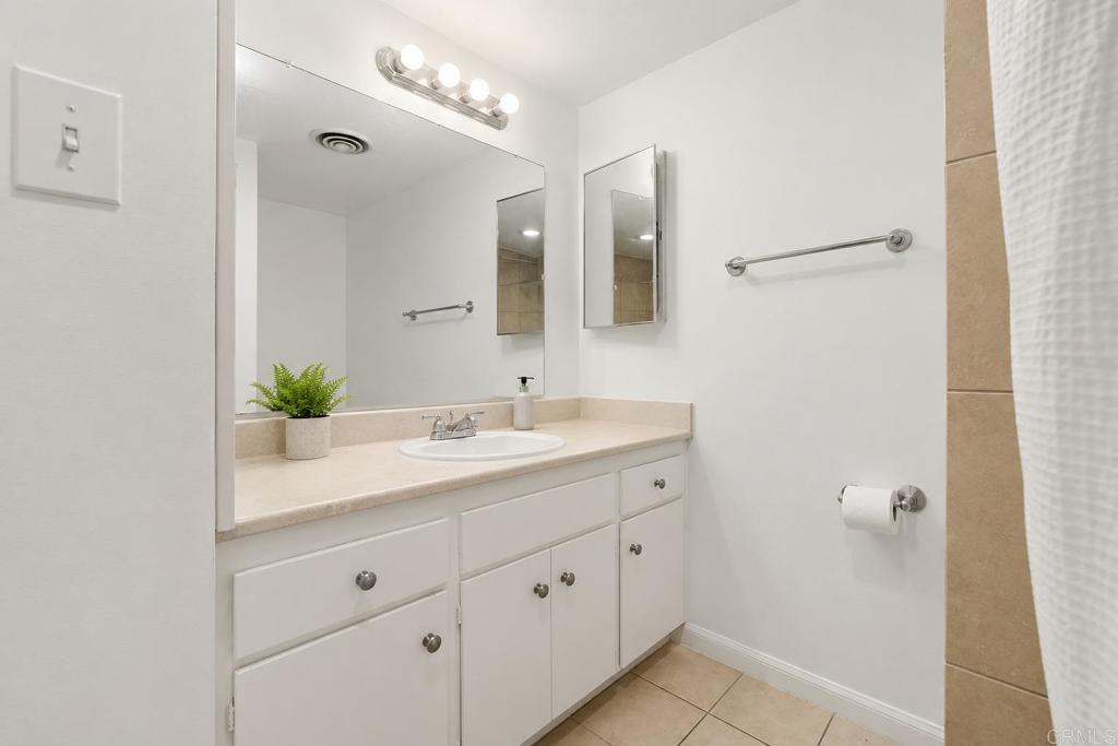 468 Colorado Avenue B Property Photo 5