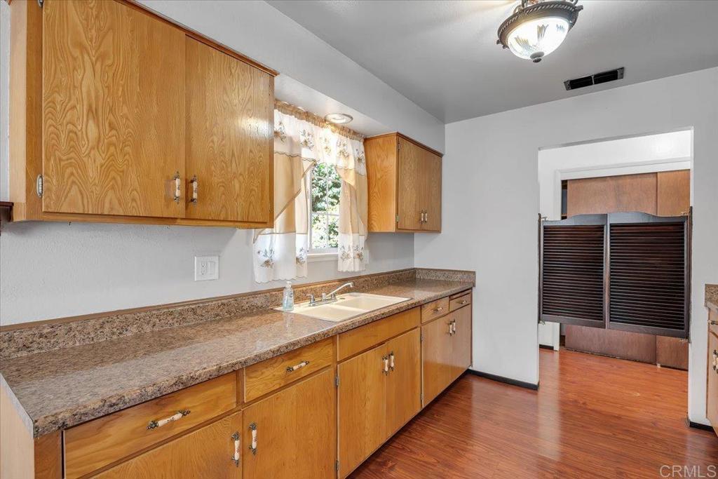 10559 Jim Brady Road Property Photo 7