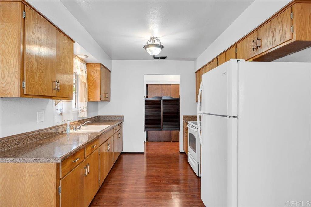 10559 Jim Brady Road Property Photo 8