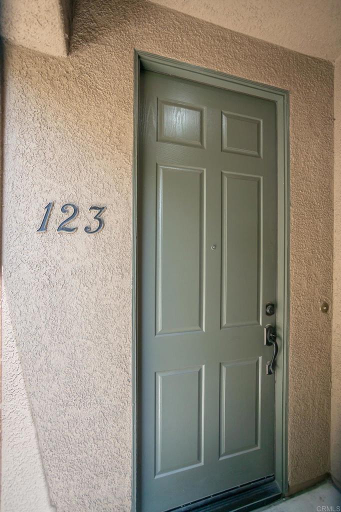 425 S Meadowbrook Dr 123 Property Photo 2