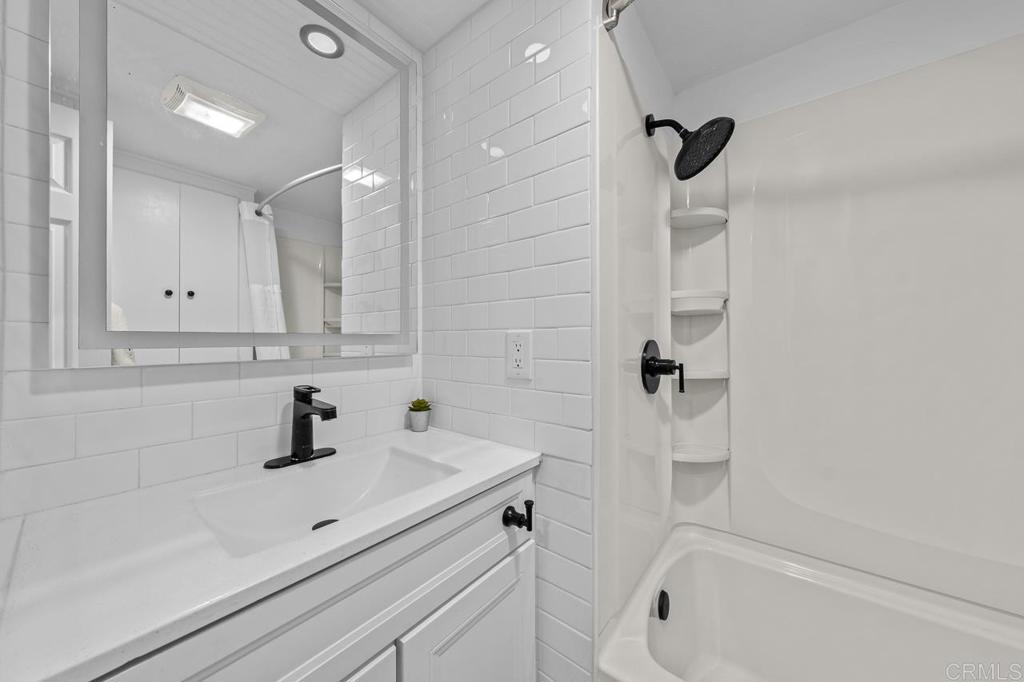 1174 E Main Street 103 Property Photo 9