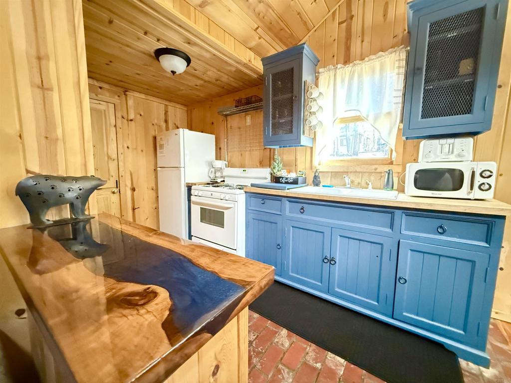 651 S Knight Avenue Property Photo 8