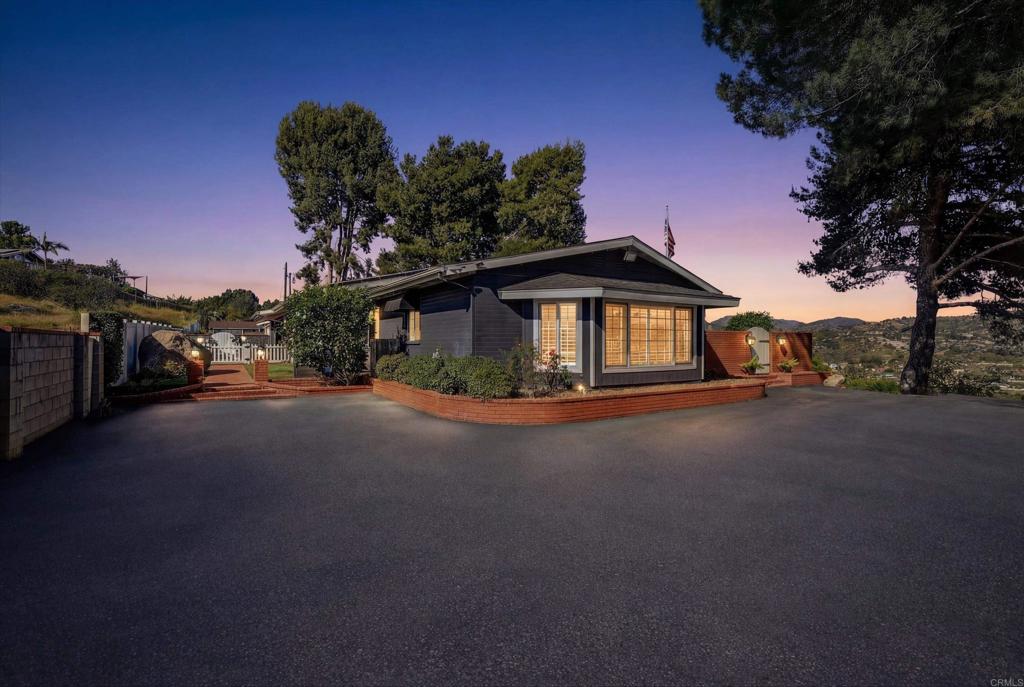 1308 Sundale Road Property Photo 4