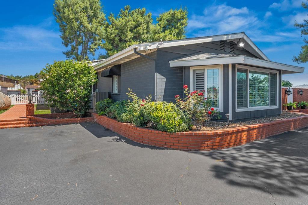 1308 Sundale Road Property Photo 5
