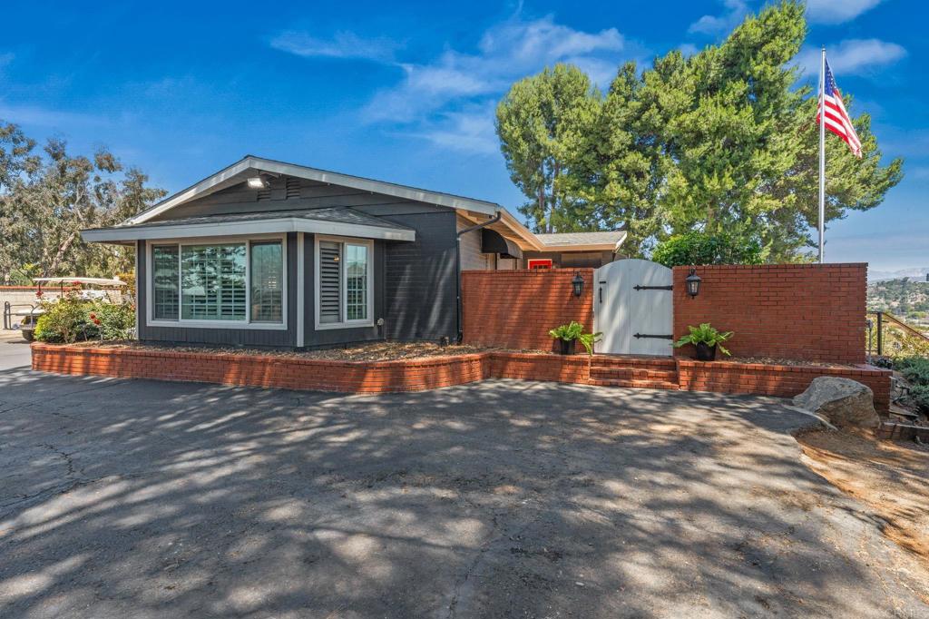 1308 Sundale Road Property Photo 6
