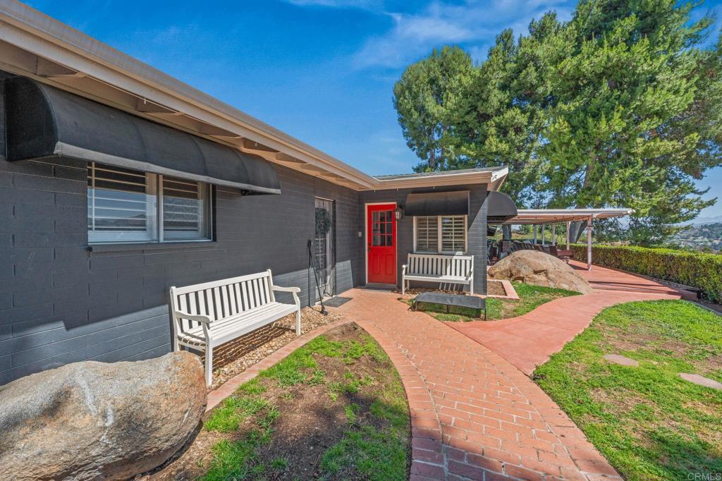 1308 Sundale Road Property Photo 8