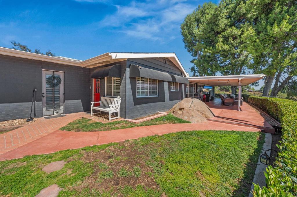 1308 Sundale Road Property Photo 9