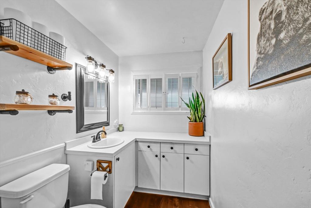 1308 Sundale Road Property Photo 25