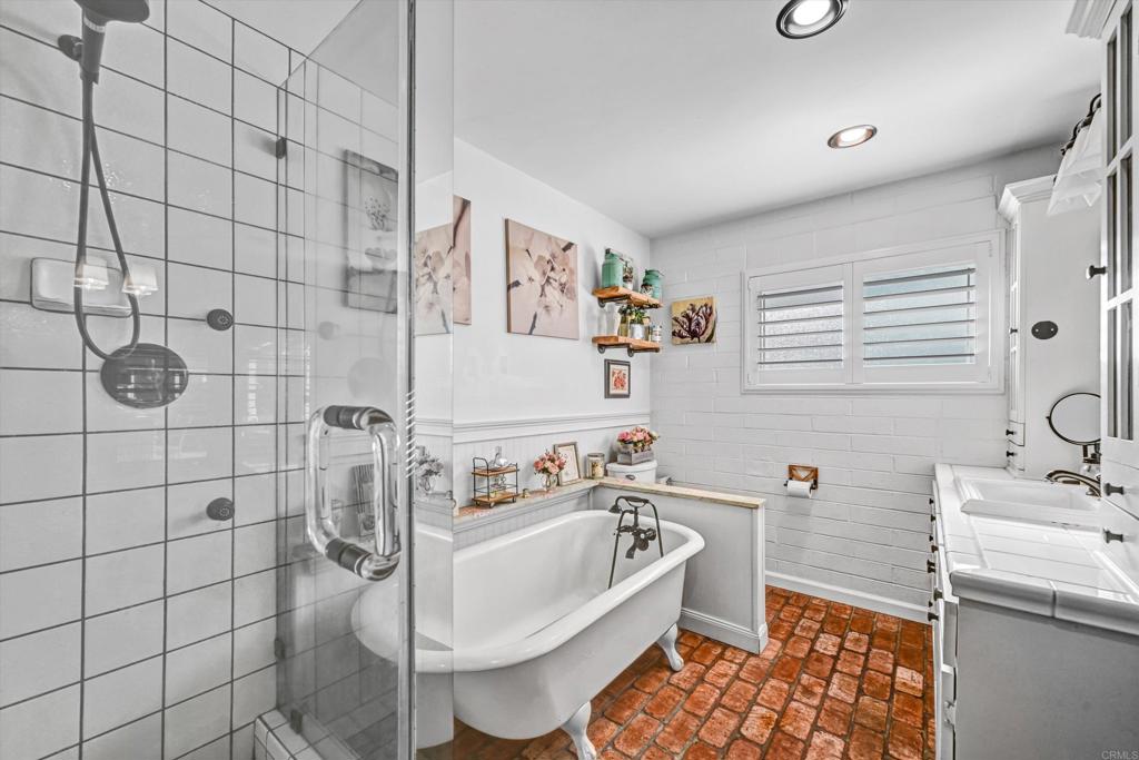 1308 Sundale Road Property Photo 33