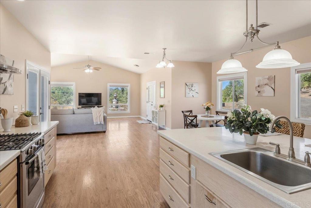 20899 Black Canyon Road Property Photo 10