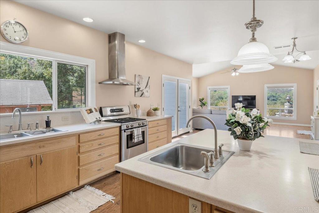 20899 Black Canyon Road Property Photo 11