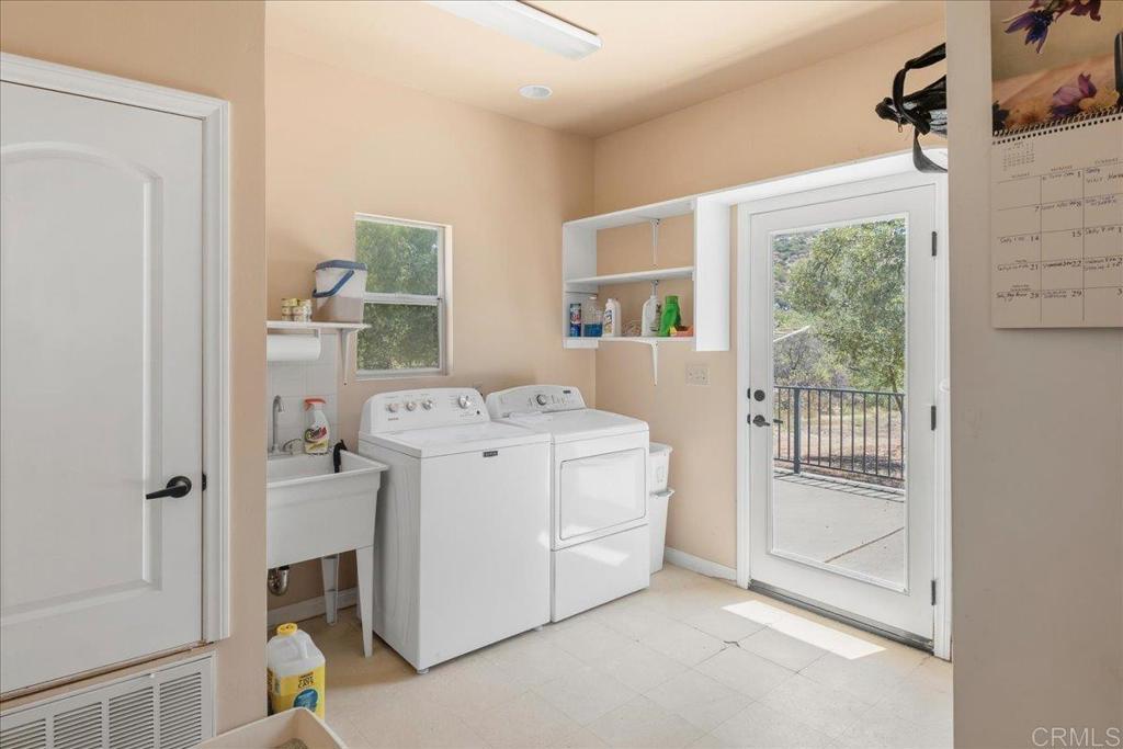 20899 Black Canyon Road Property Photo 13