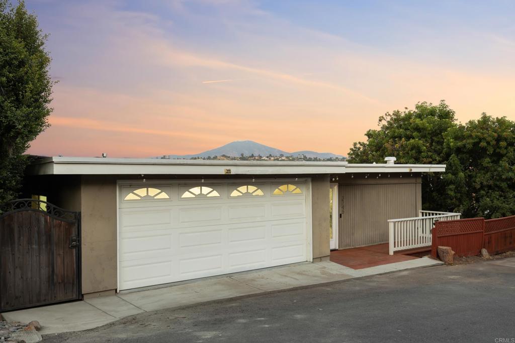 3745 Fenwick Drive Property Photo 41