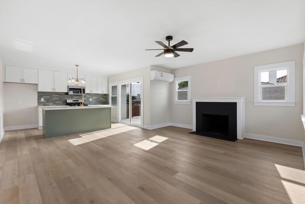 2453 Curlew St Property Photo 3