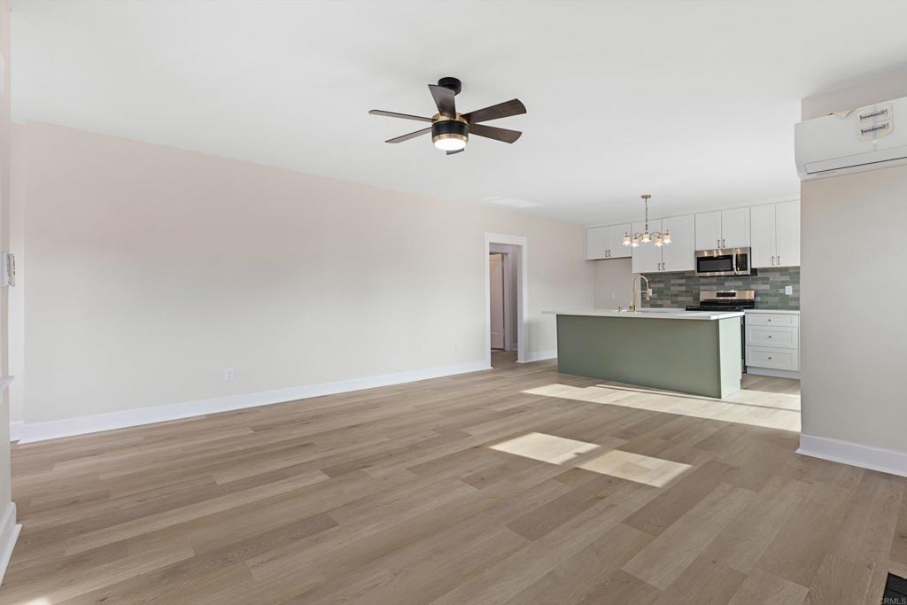 2453 Curlew St Property Photo 4