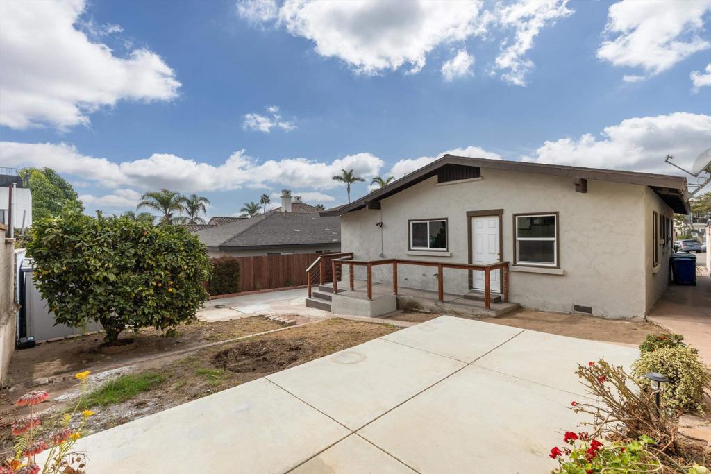 2453 Curlew St Property Photo 14