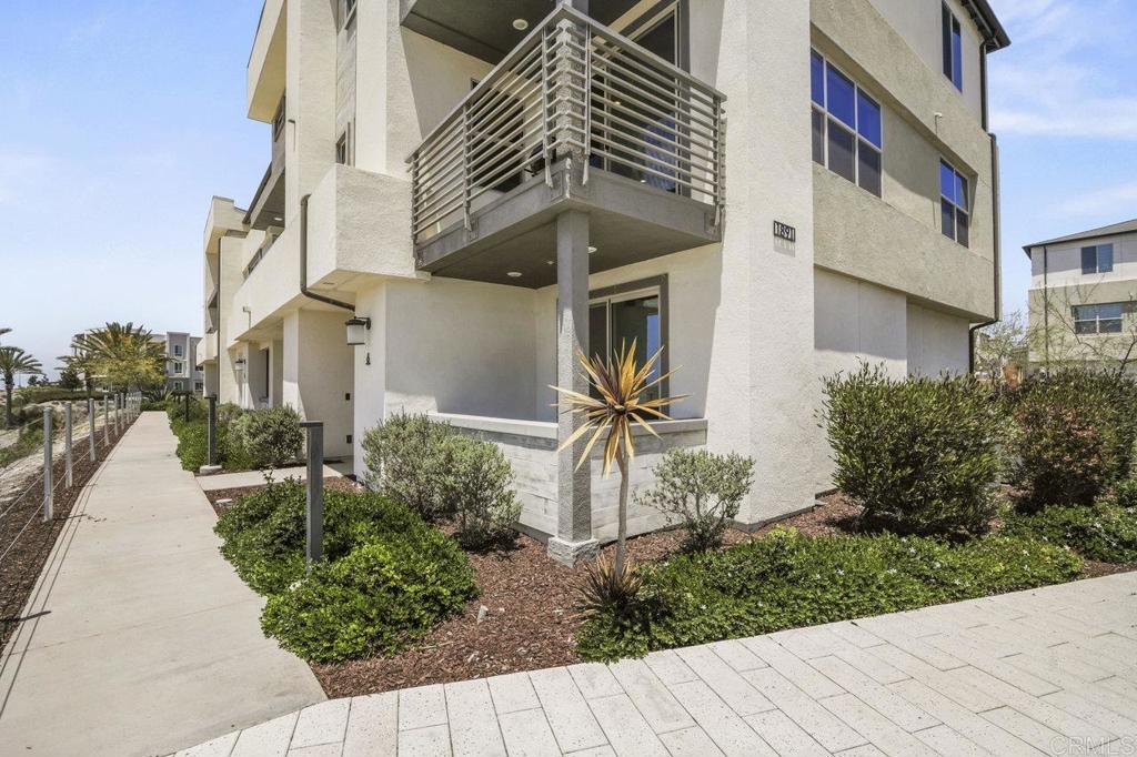 1891 Cosmopolitan Lane 6 Property Photo 3