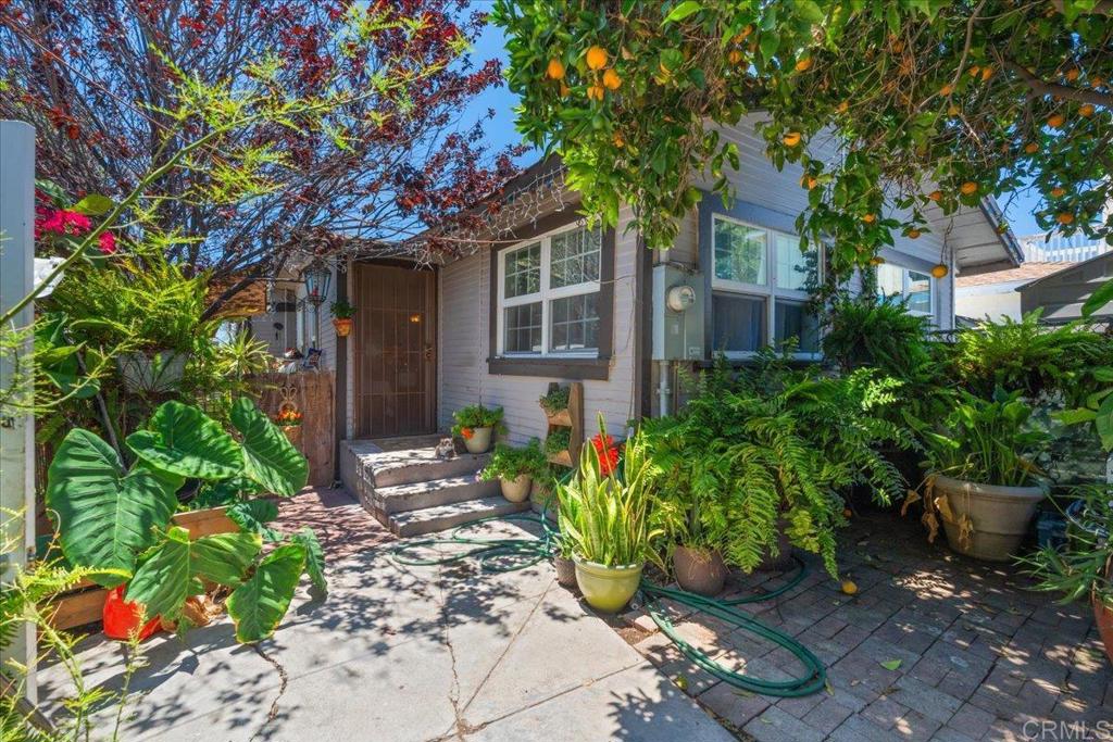 4811 Castle Avenue Property Photo 2