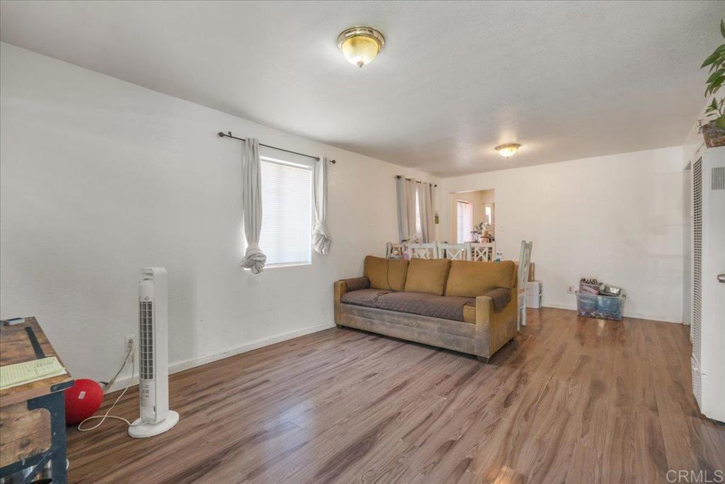 4811 Castle Avenue Property Photo 4