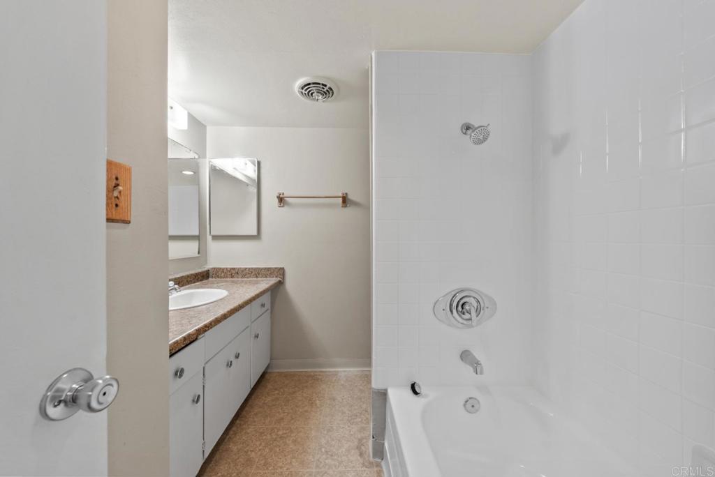 467 Woodlawn Avenue C Property Photo 17