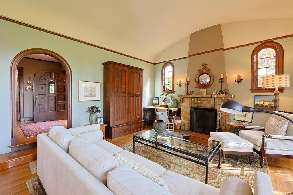 1027 Adella Property Photo 3