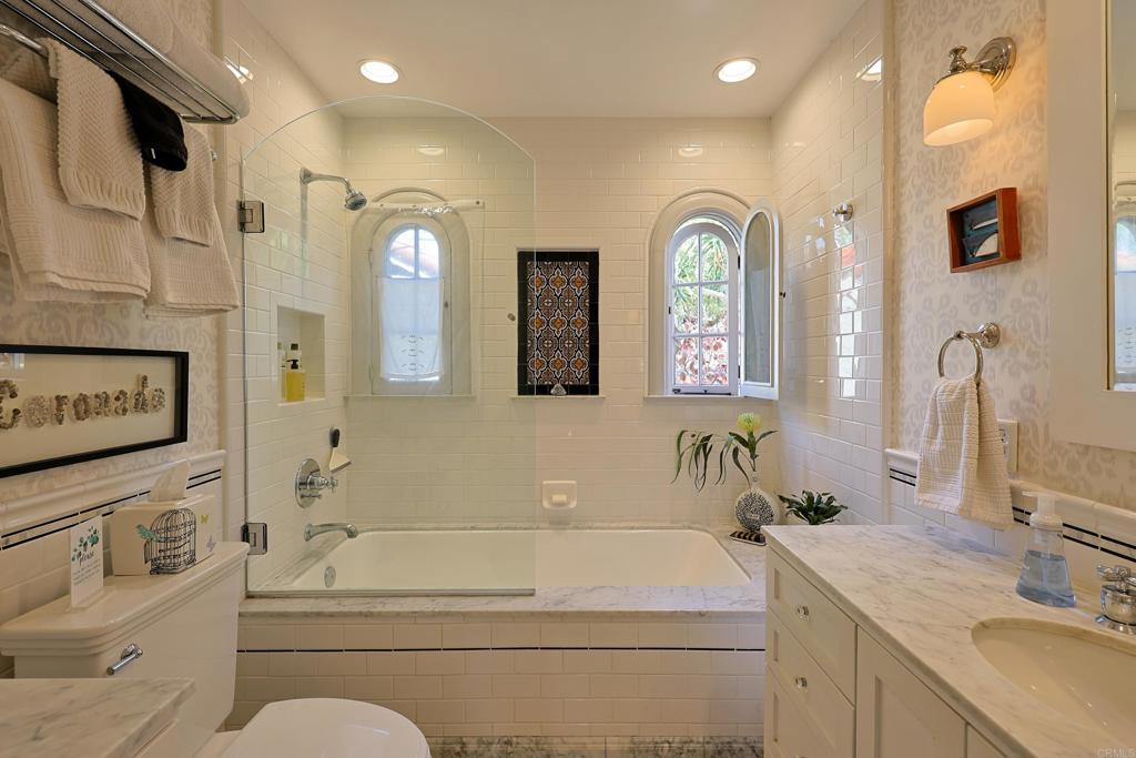 1027 Adella Property Photo 23
