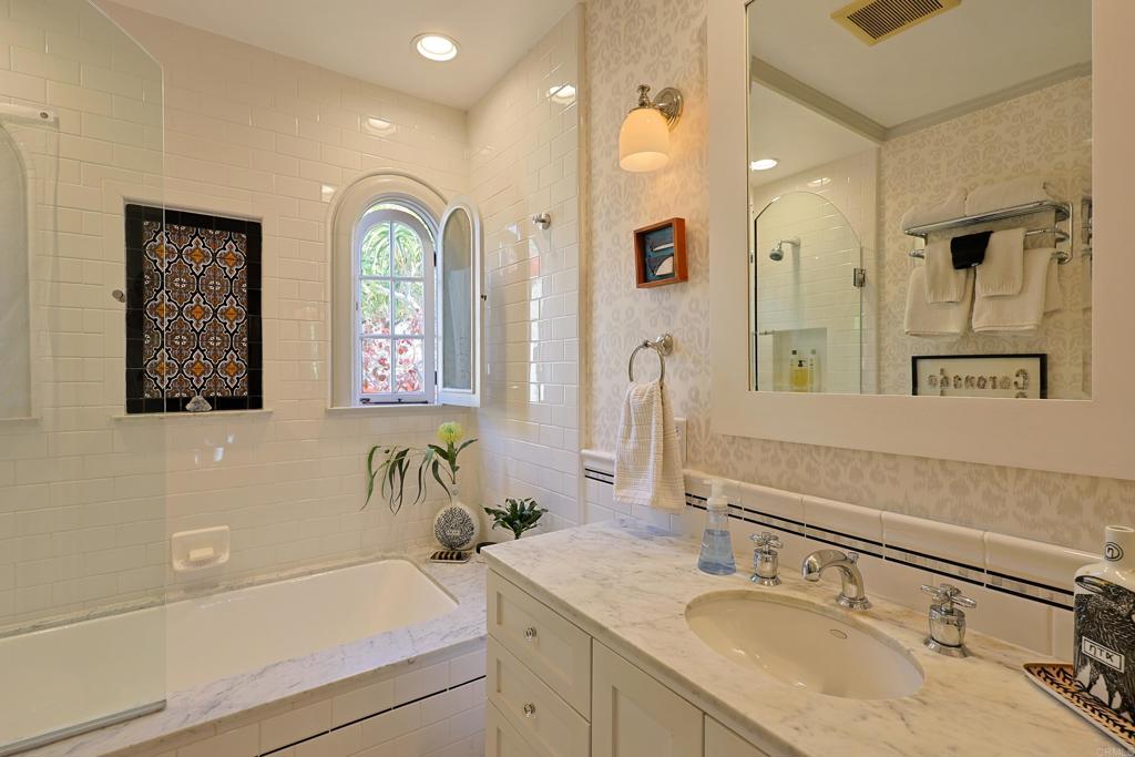 1027 Adella Property Photo 24