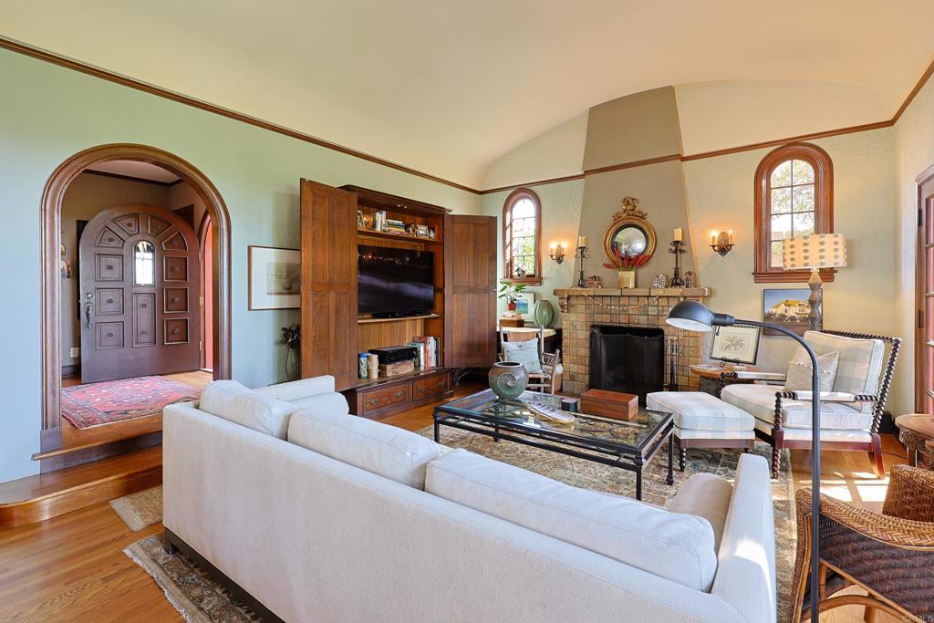 1027 Adella Property Photo 44