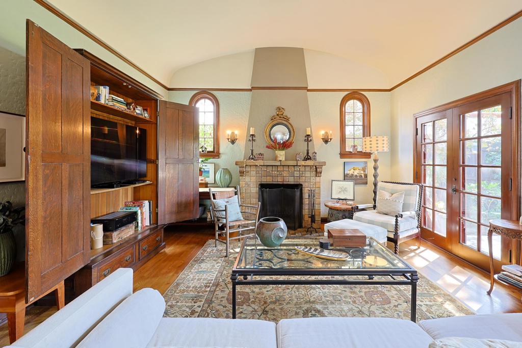 1027 Adella Property Photo 45