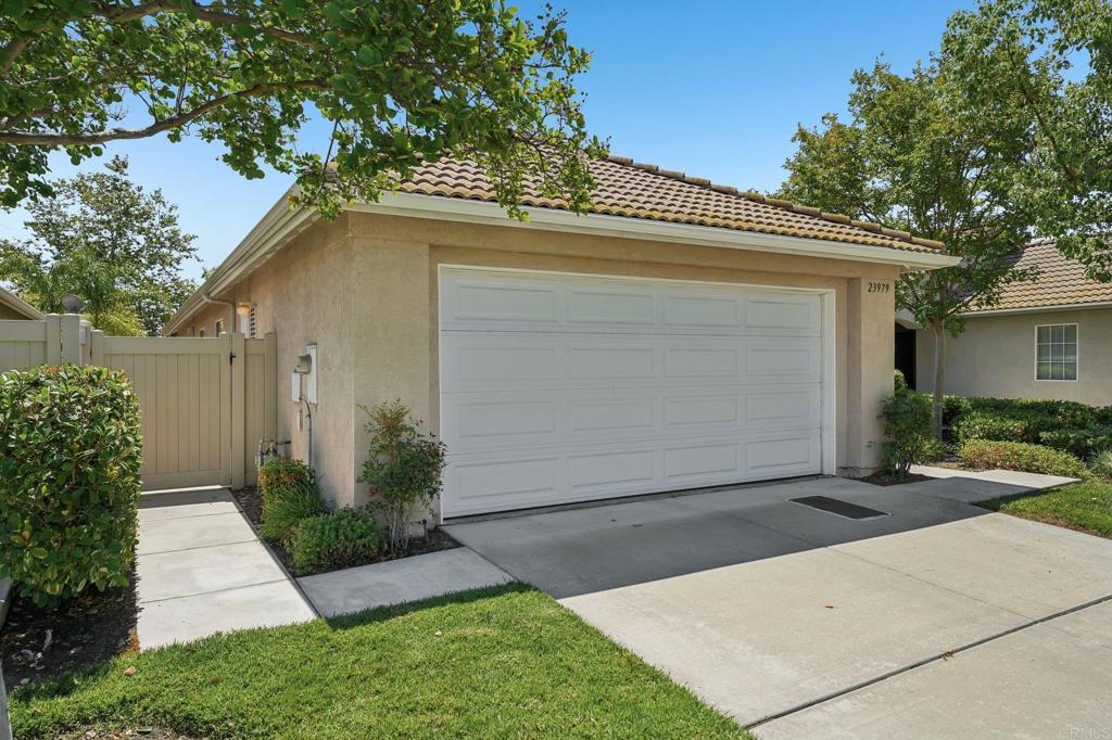 23979 Via Astuto Property Photo 2