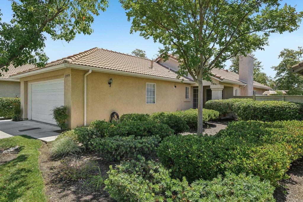23979 Via Astuto Property Photo 4